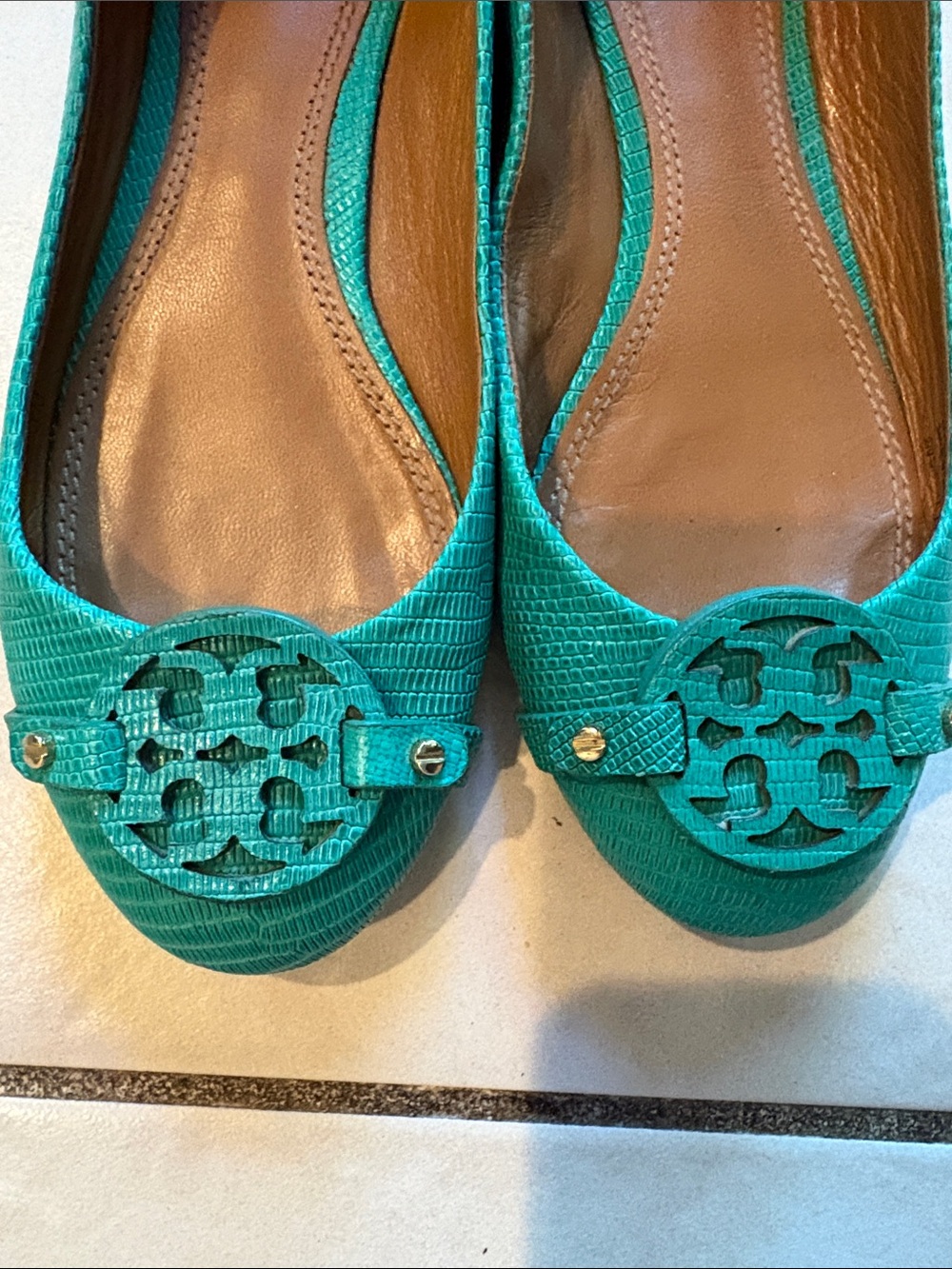 Tory Burch Matte Micro Tejus Print Mini Miller Flat in Pond Green - Picture 2 of 7